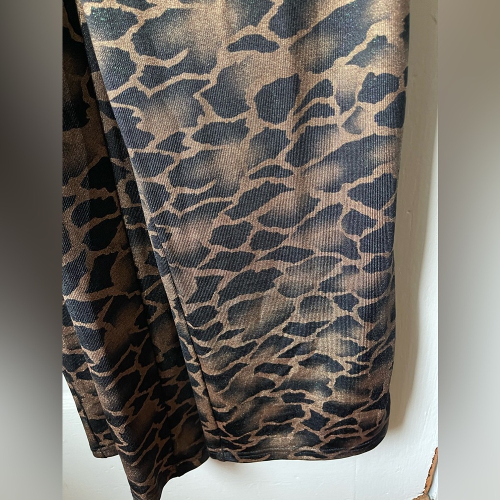 Sanyae Demure Animal print jumpsuit, zipper back, button wrist, size L, like new - Picture 6 of 8